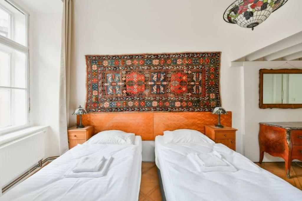 5 Single Confortable Beds At Charles Bridge * Praga