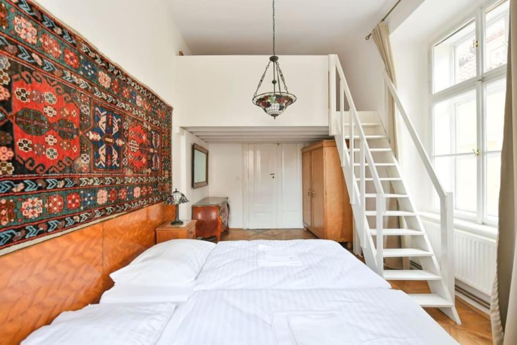 Apartamento 5 Single Confortable Beds At Charles Bridge *