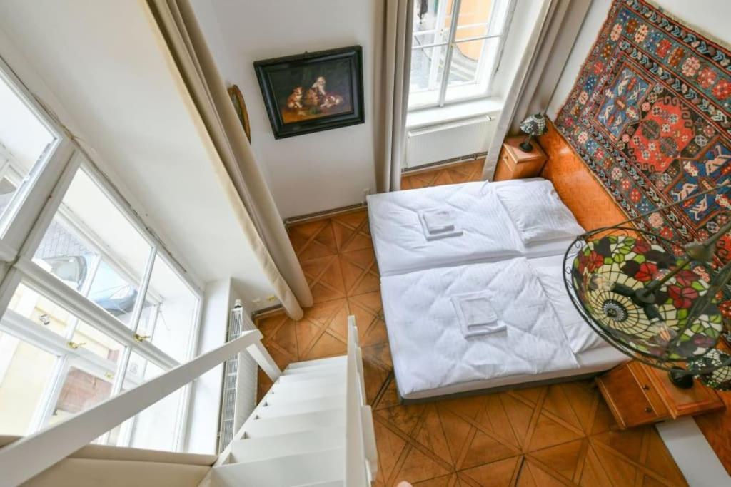 5 Single Confortable Beds At Charles Bridge * Praga